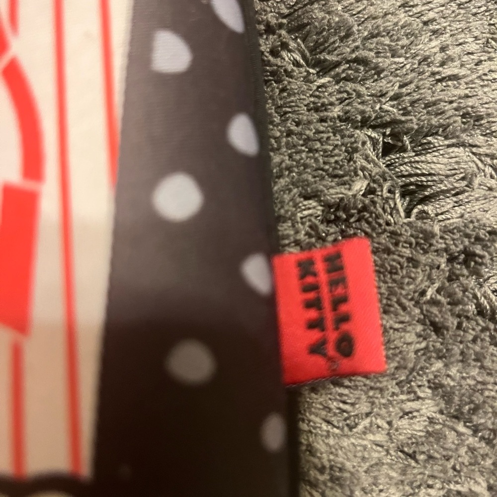 Hello Kitty Laptop Case - Picture 3 of 5
